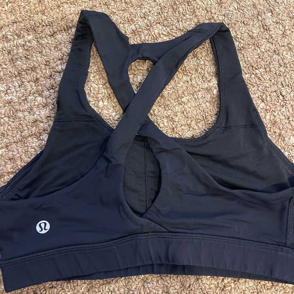 Black lululemon sports bra